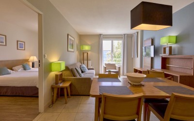3 room apartment for 6 people with side sea view